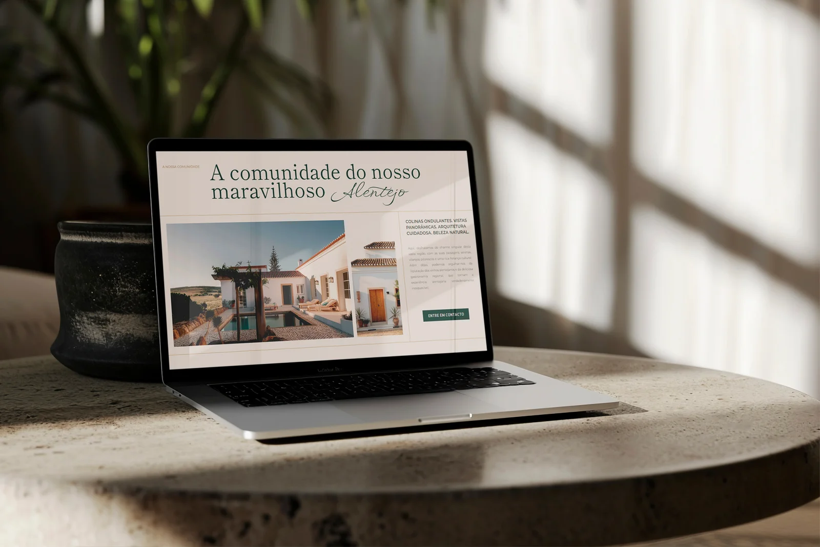 Website de imobiliária no Alentejo desenvolvido por Joana Costa, designer web e gráfica, destacando propriedades e estilo de vida da região.