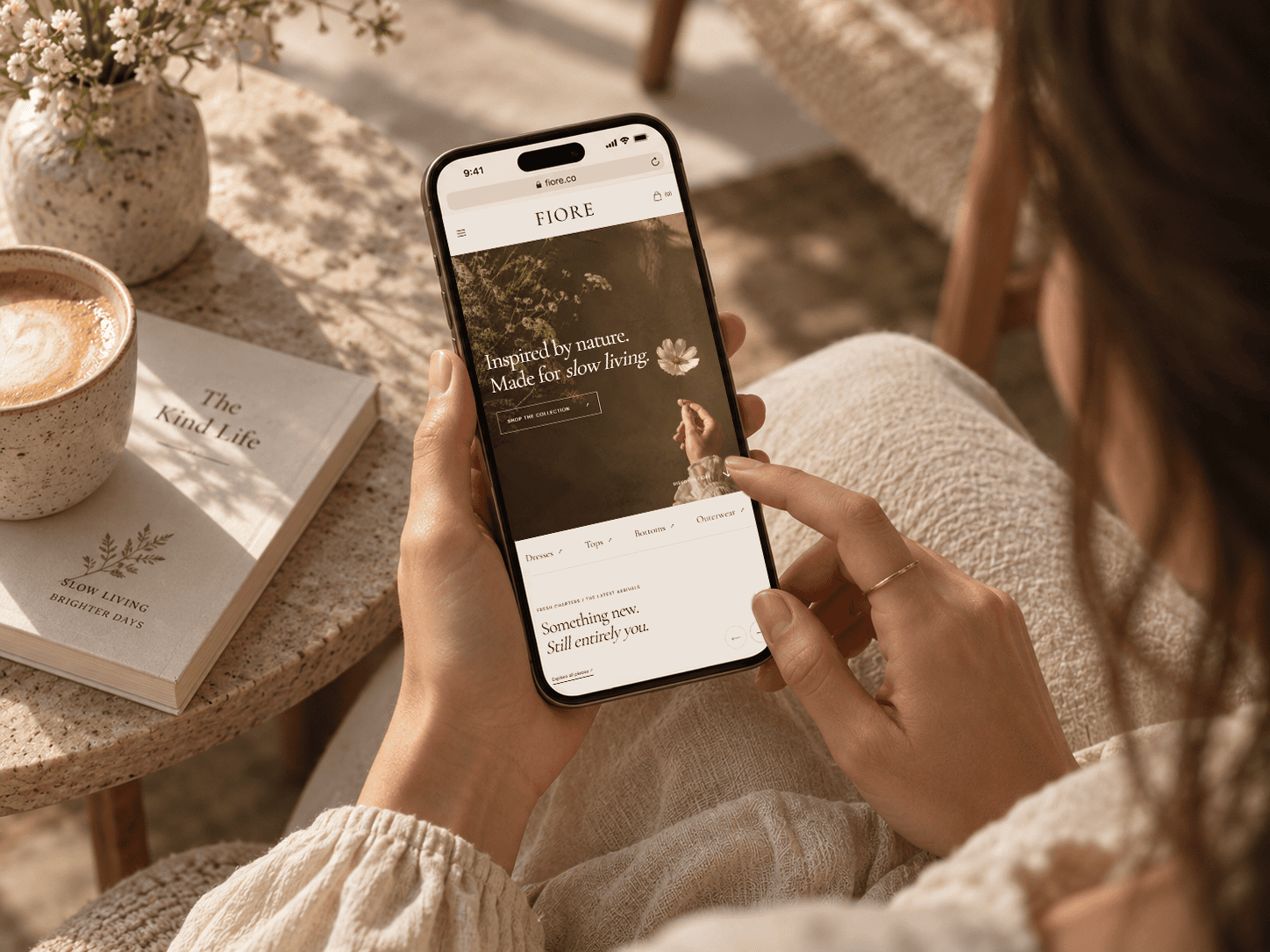 Telemóvel com a versão mobile da loja online da Fiore