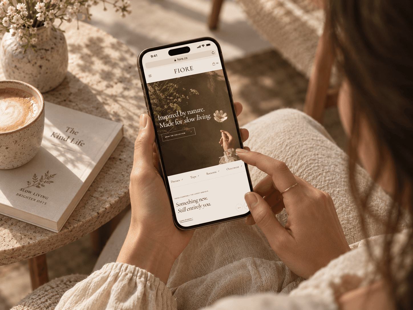 Telemóvel com a versão mobile da loja online da Fiore