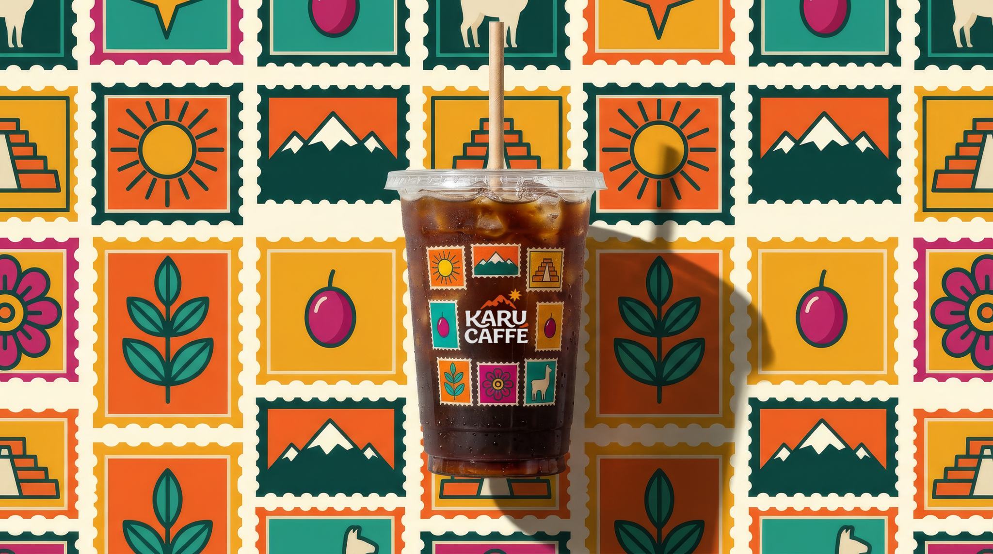 Copo de café gelado da Karu Caffé sobre o padrão da marca
